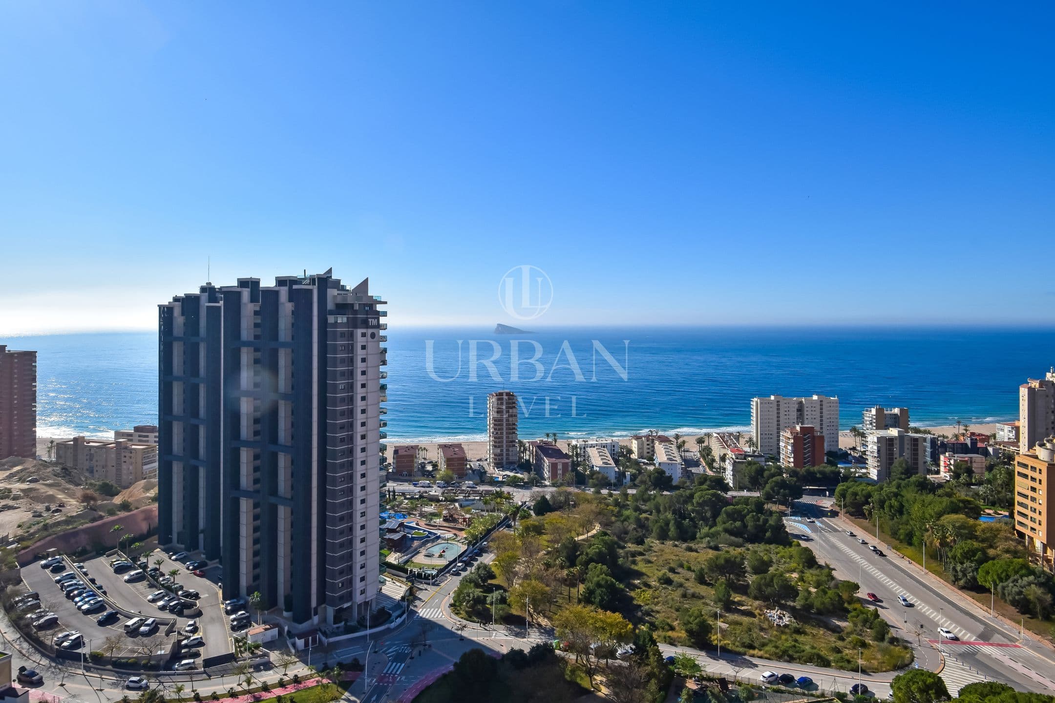 Spacious 4-bedroom apartment in Playa Poniente