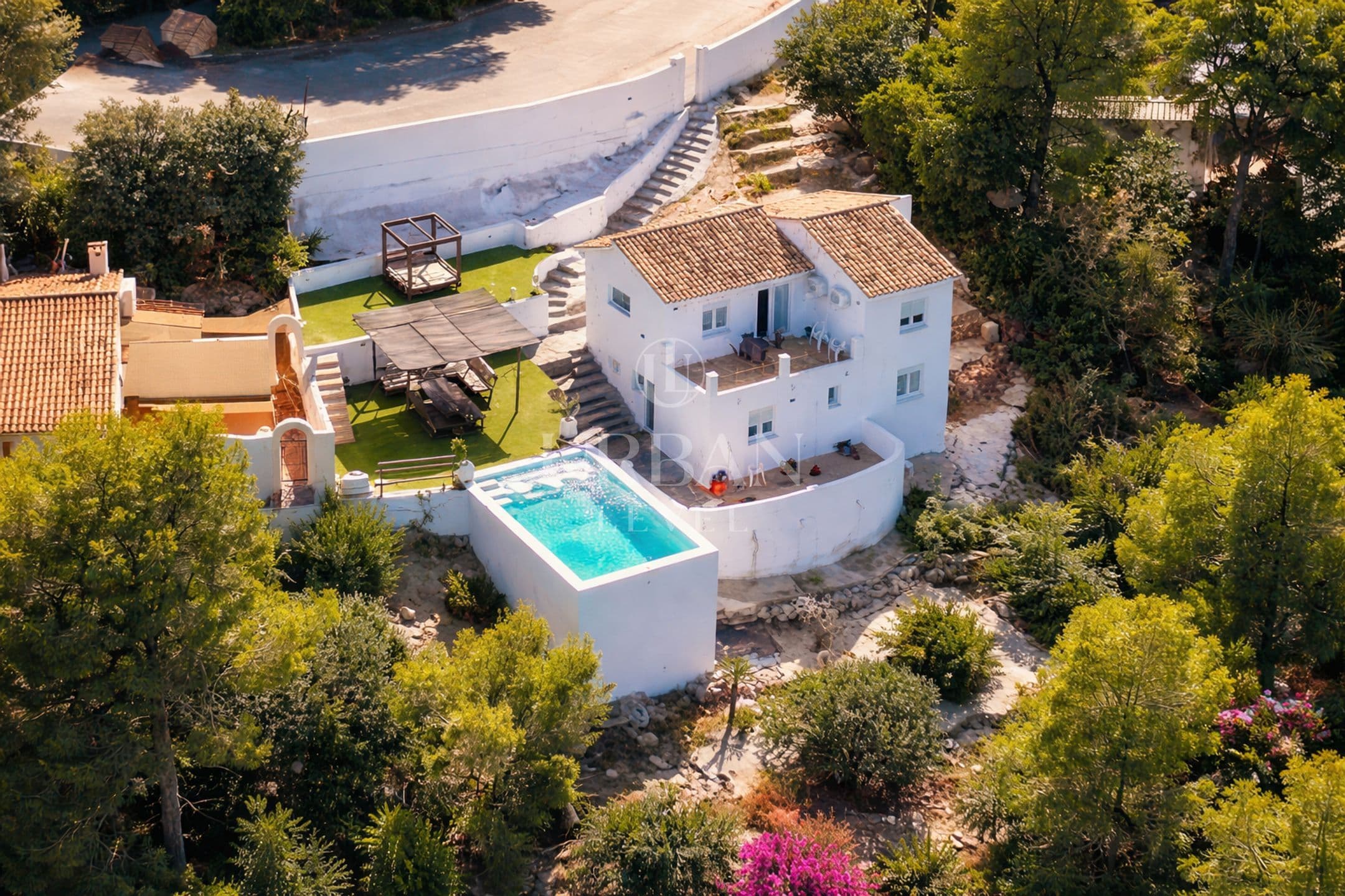 Mediterranean House with Pool and Views in Dénia